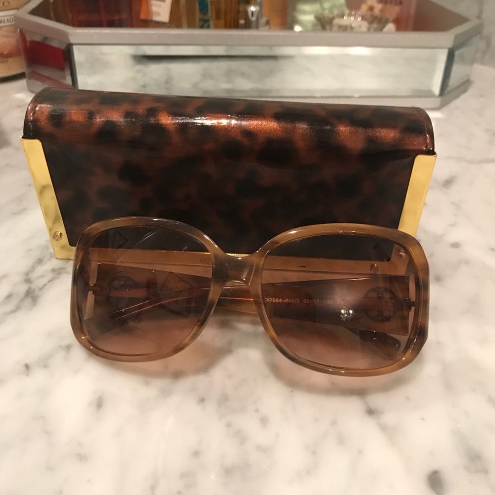 EUC Tory Burch sunglasses